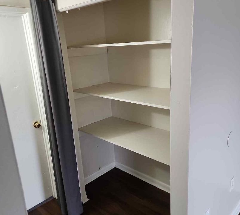 GT3513#3_closet2.png