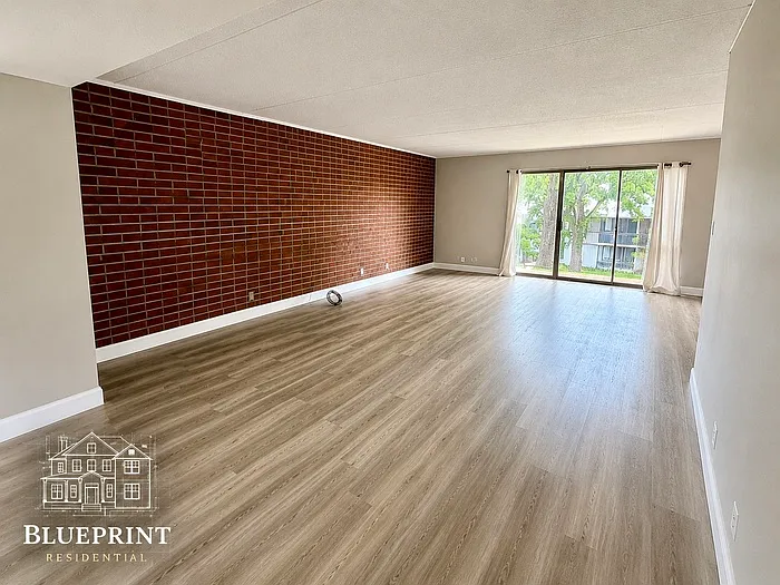 400 Dublin Dr — Photo 2