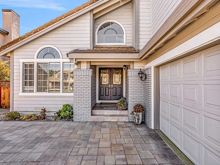 2435 Pinehurst Ct — Photo 3