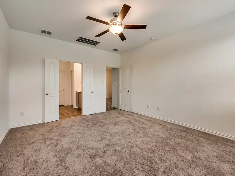 1833 Lake Grove Dr — Photo 16