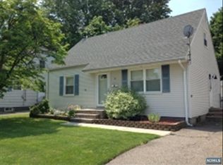 19 Chadwick Dr, Bloomfield, NJ 07003