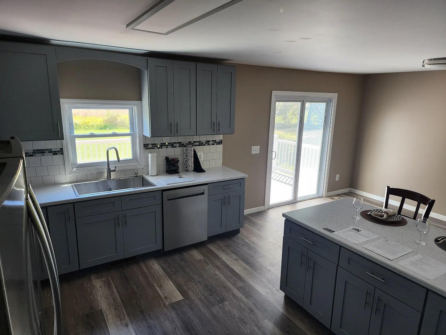4 bed, 1.5 bath, 2100 sqft, $4,200 — Photo 3