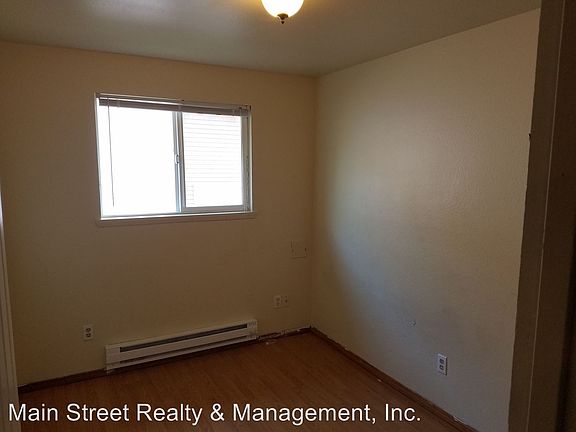 5th image of 3418 S 43rd St APT 4