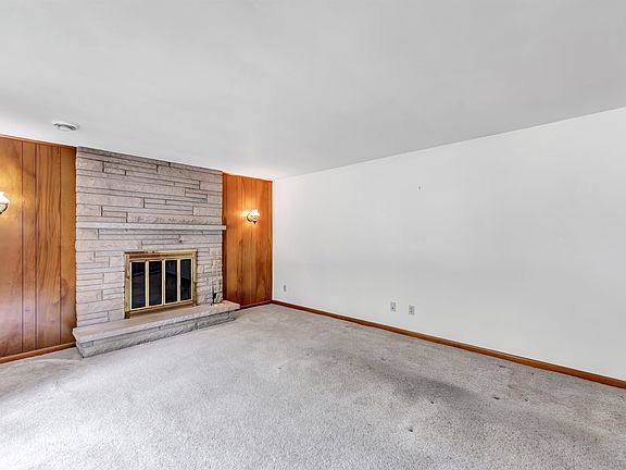 4th image of 1245 Smith St