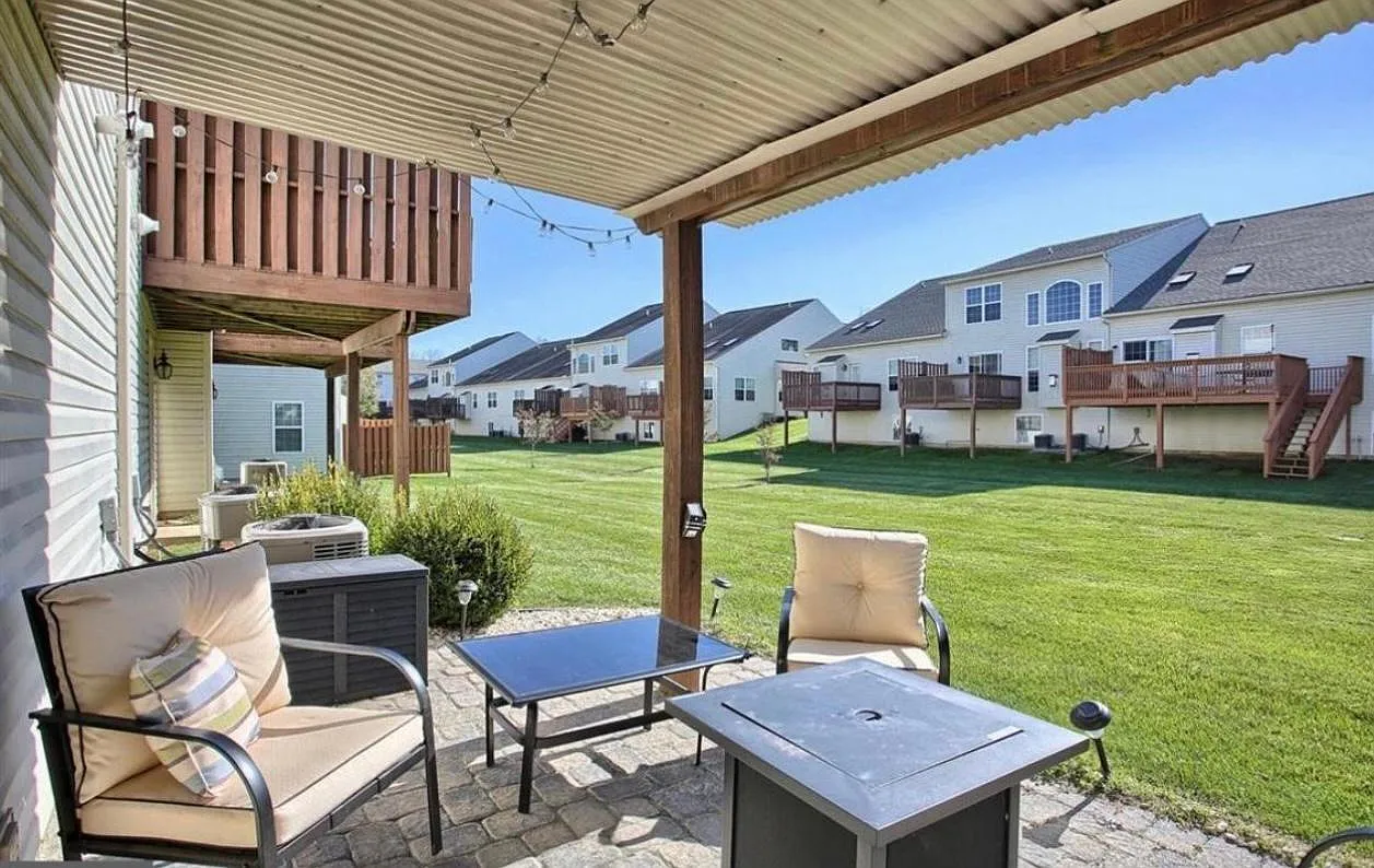 188 Mapleton Dr — Photo 3