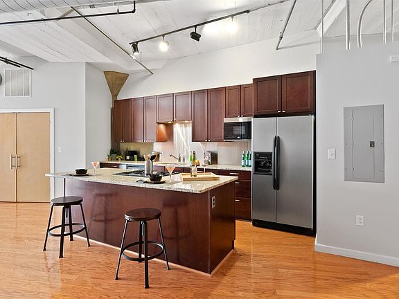 5th image of 1619 Washington Ave #605