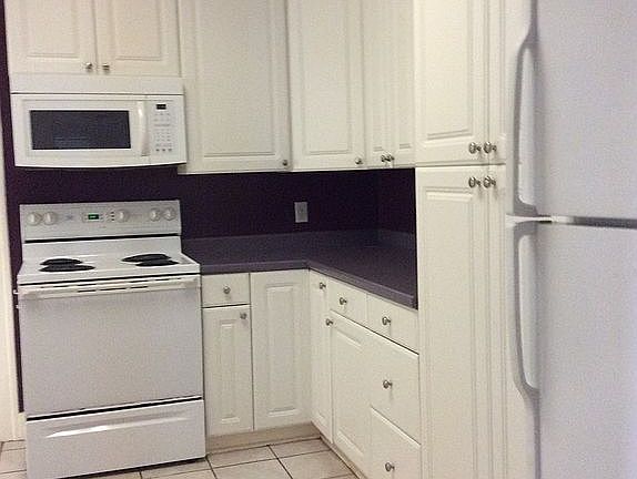 Kitchen with tons cabinets