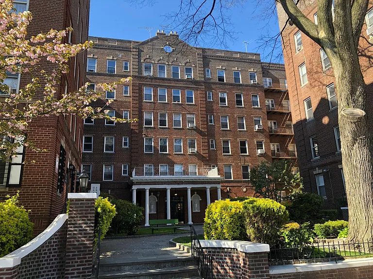 14125 Northern Blvd #6F — Photo 1