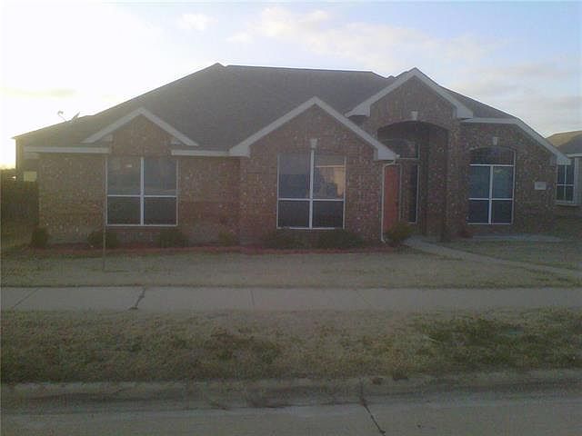 1st image of 421 Carver Dr