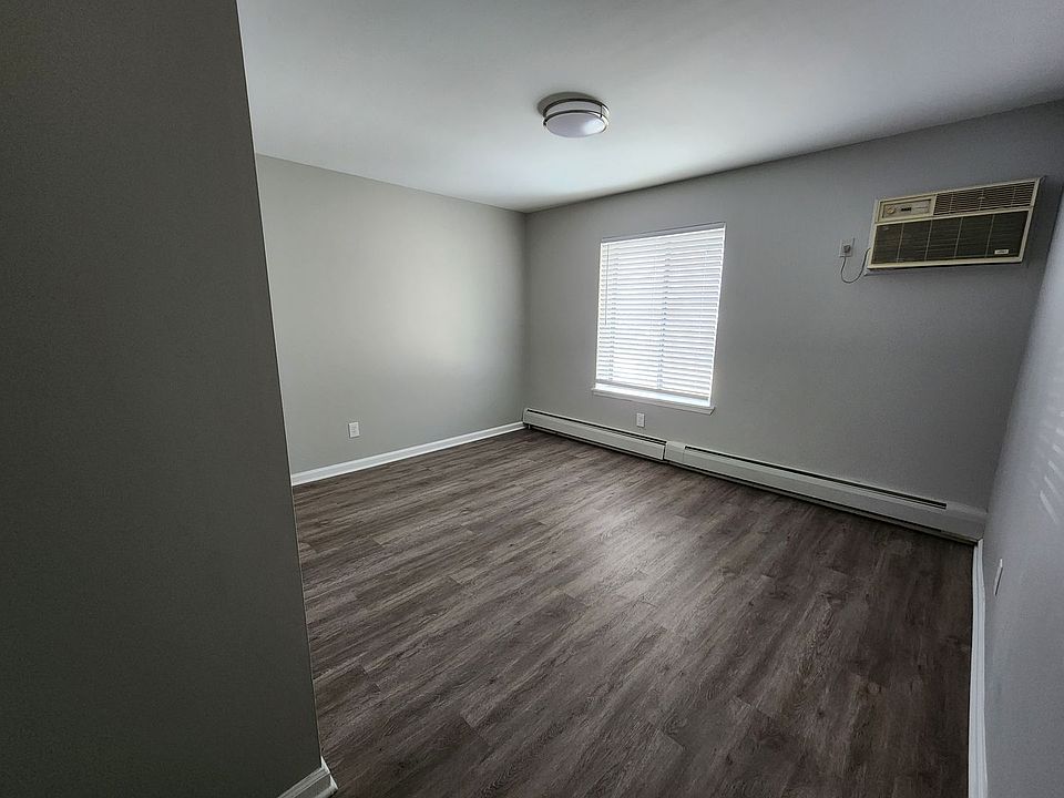 Harvard House Apartments 2200 Berkley Ave Berkley MI Zillow