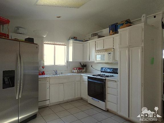 4th image of 15925 Avenida Atezada