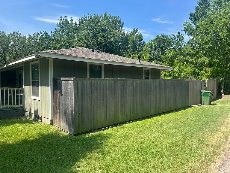 1119 Charlies Dr — Photo 12