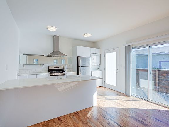 2nd image of 3210 Bellevue Ave #3212