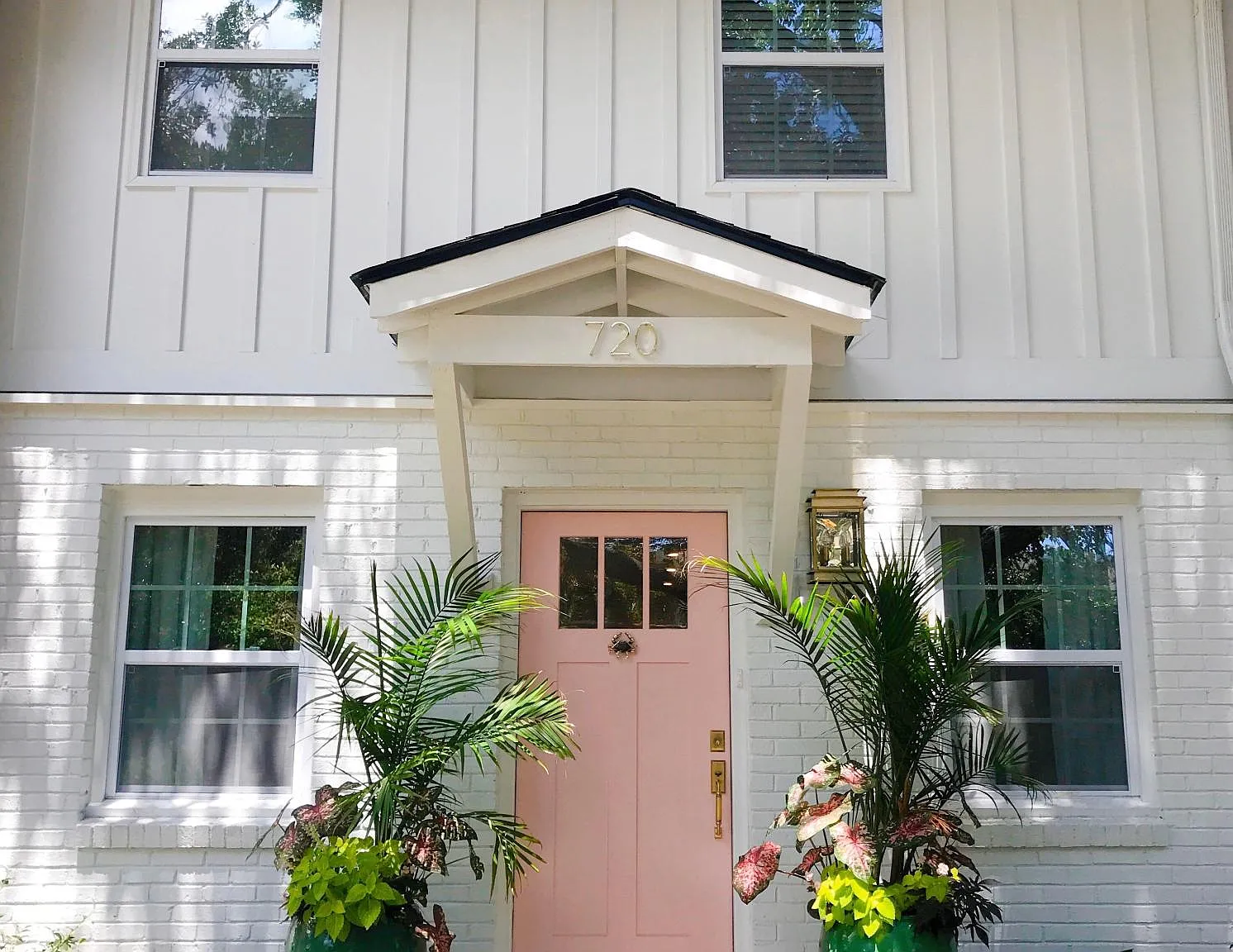 720 Harbor Ln — Photo 1
