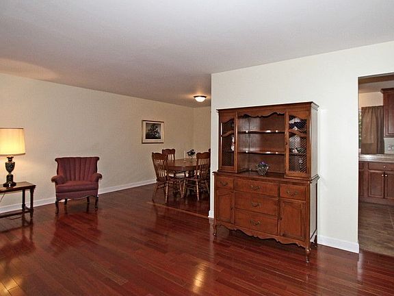 3rd image of 248 Lincoln Dr