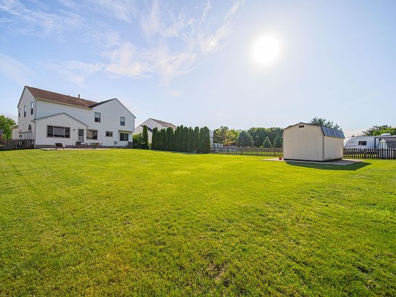 5th image of 1063 E Margate Cir