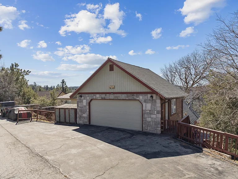 1171 N Grass Valley Rd — Photo 1