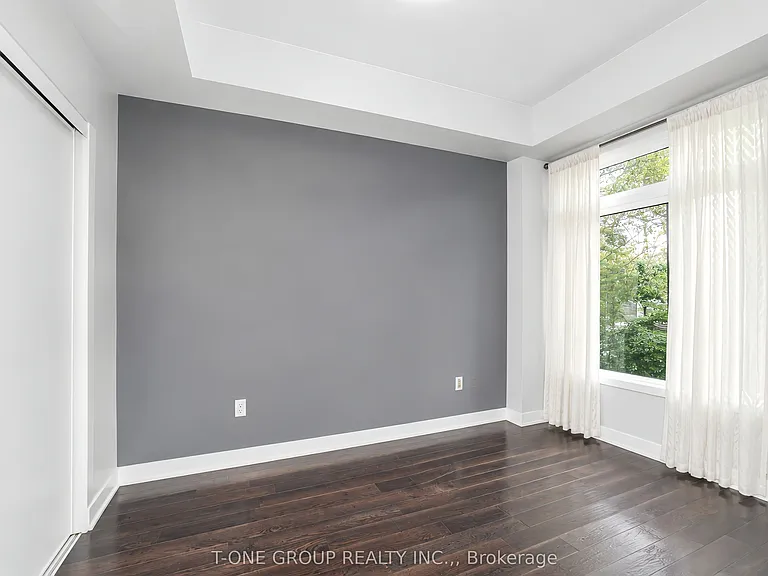 55 Sutton Ave — Photo 18