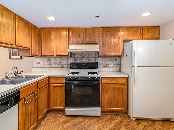 4th image of 480 E Montrose Ave APT 405