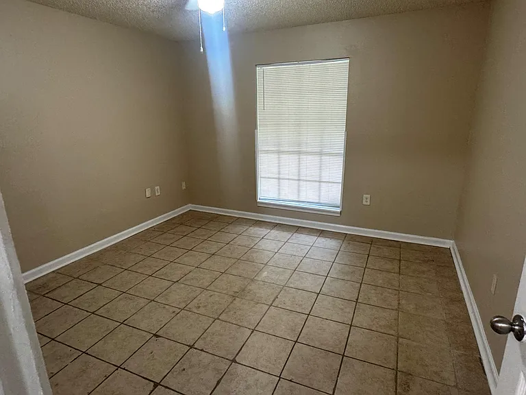 3204 N Stevendale Rd #B — Photo 8