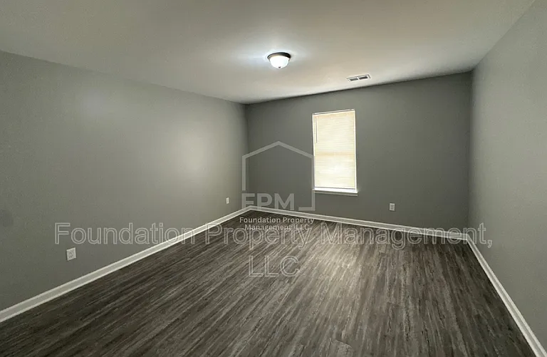 605 Howard Dr — Photo 13