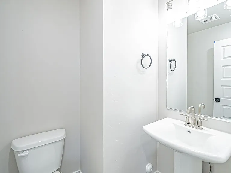 2998 Huntshire Ave — Photo 12
