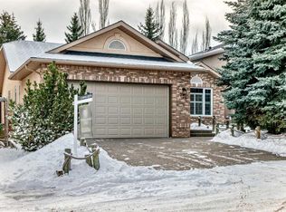 256 N Evergreen Ct SW, Calgary, AB T2Y 2X5