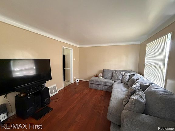 2nd image of 18603 Moross Rd
