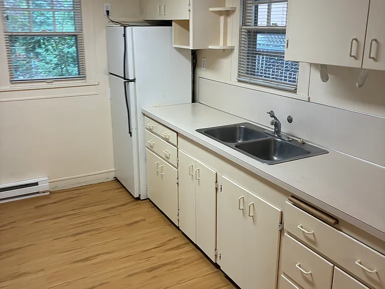 723 E 16th Aly — Photo 10