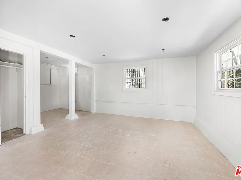 2411 Saint George St — Photo 19