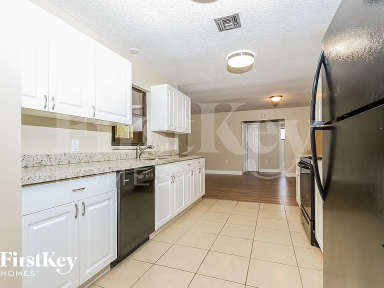 1434 SW Broadview St — Photo 9