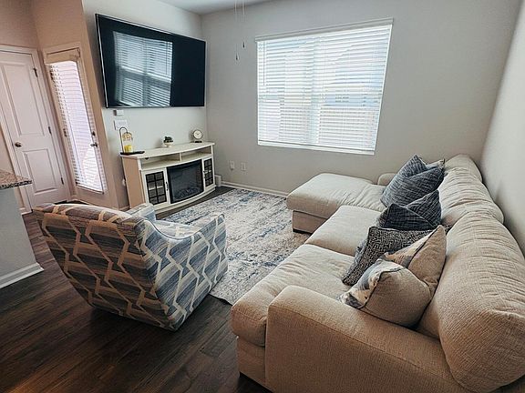 4th image of 355 Bisham Ct