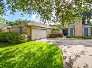 2043 Briarlee Dr, Houston, TX 77077