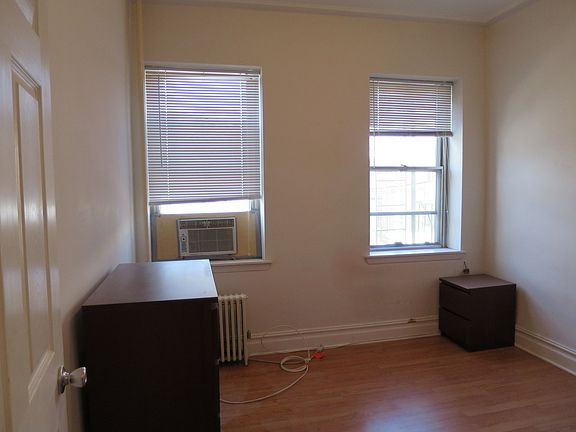 3rd image of 3230 44th St APT 2R