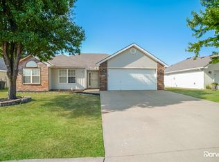 408 SW Graystone Dr, Grain Valley, MO 64029