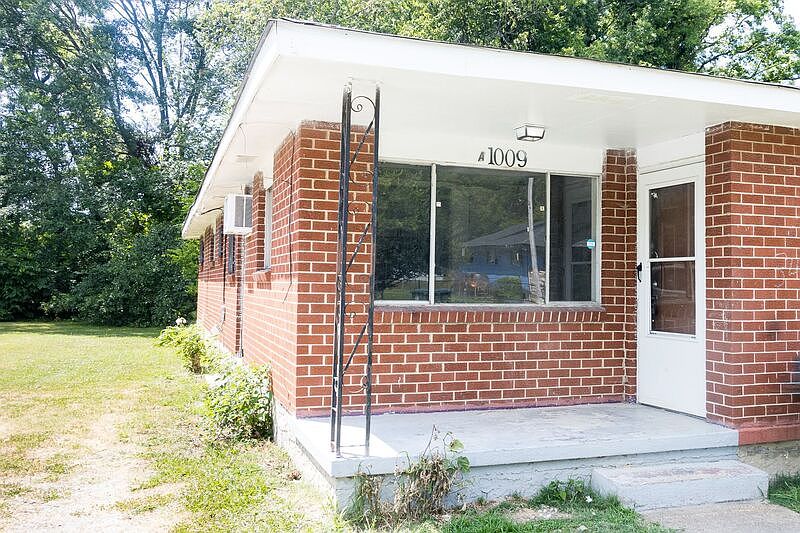 1st image of 1009 N Hickory St #A