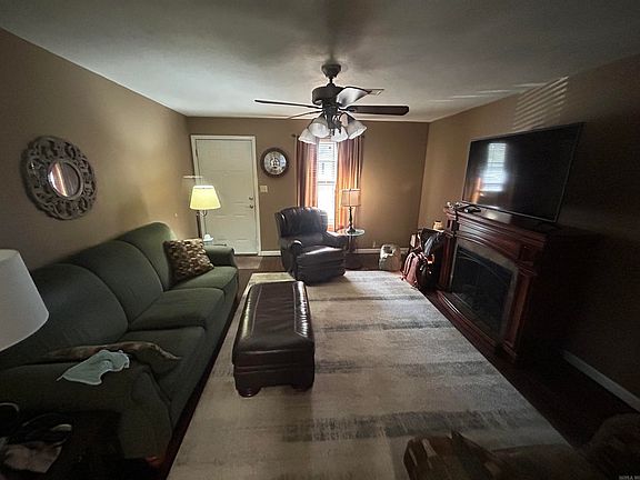 2nd image of 38 Hartwell Cir