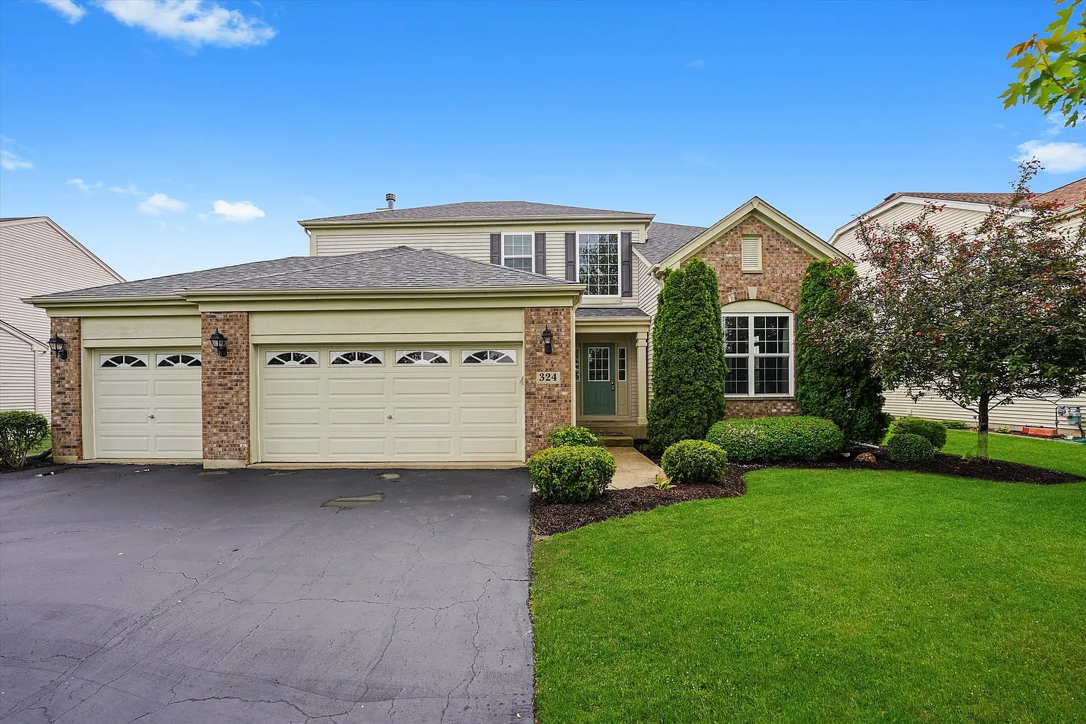 324 Fieldstone Dr photo 1