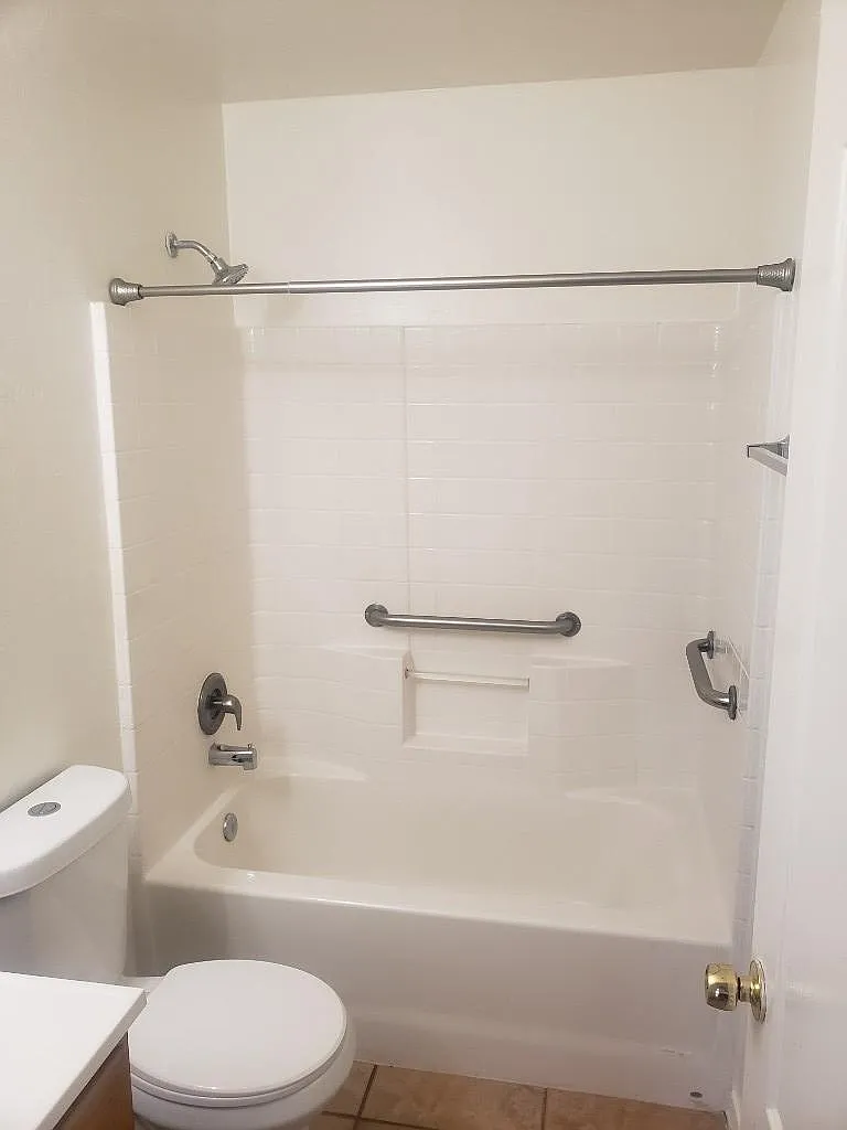 2 bed, 1.0 bath, 805 sqft, $1,050 — Photo 4