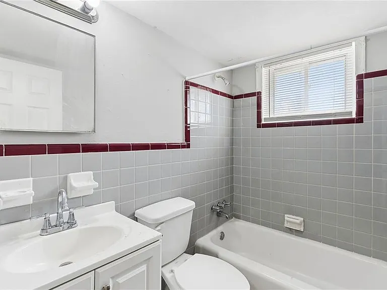 4855 College St #11 — Photo 9