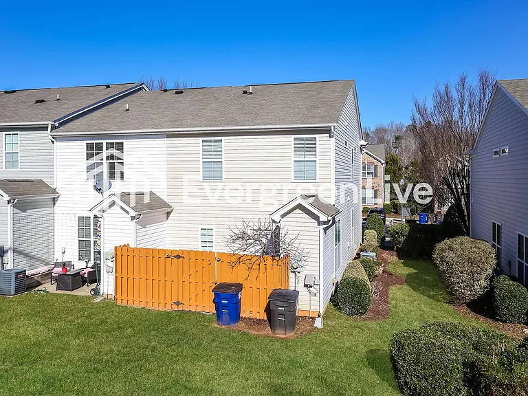 5568 Farm House Trl — Photo 14