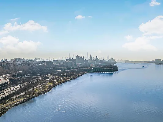 Rented by Re/Max In The City | media 10