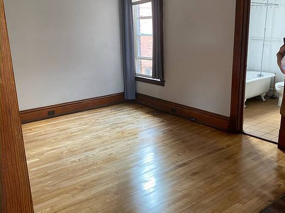 3rd image of 2024 Murray Hill Rd APT 2