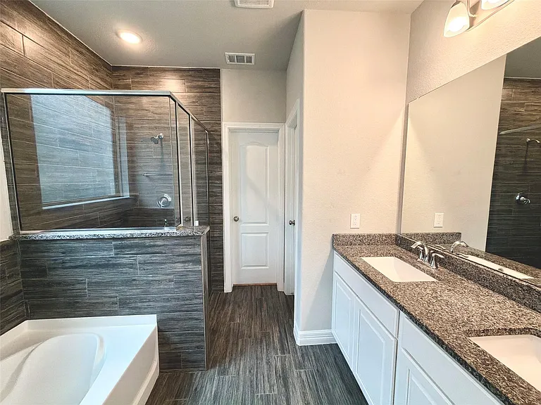 415 Northern Pike Dr — Photo 16