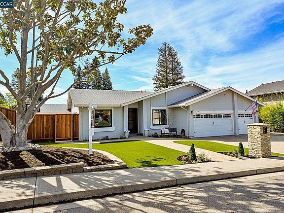 3rd image of 9529 Thunderbird Dr