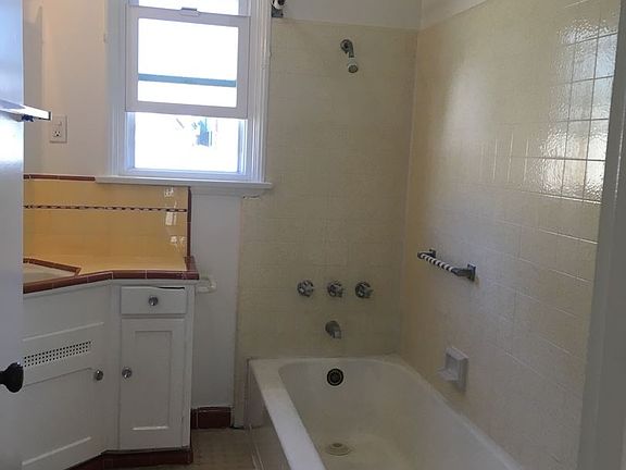 5th image of 242 Nieto Ave