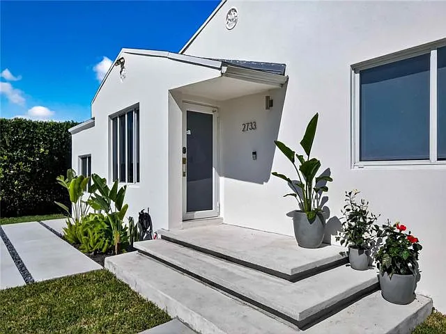 4 bed, 2.0 bath, 1876 sqft, $4,950 — Photo 2