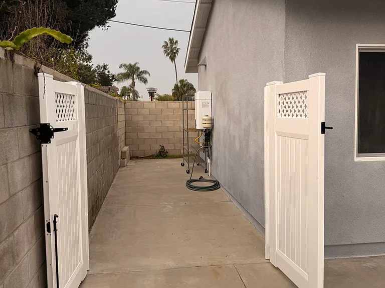 2235 Meyer Pl #B — Photo 11