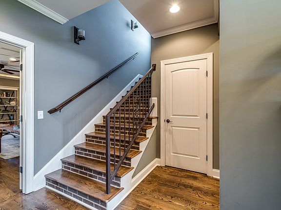4th image of 1718 Pearl Ave
