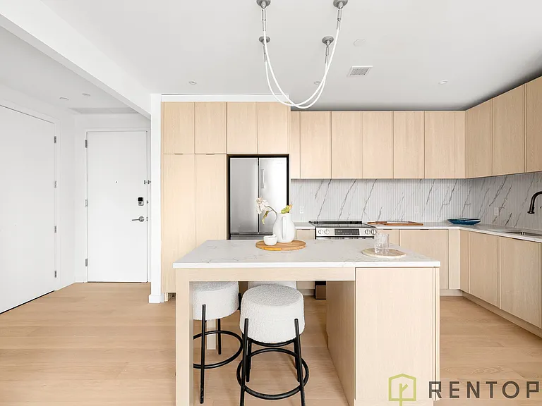 224 3rd Ave #9N — Photo 2